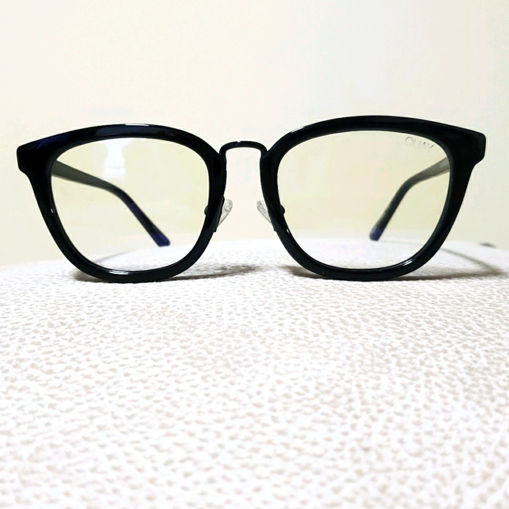 QUAY glasses Black